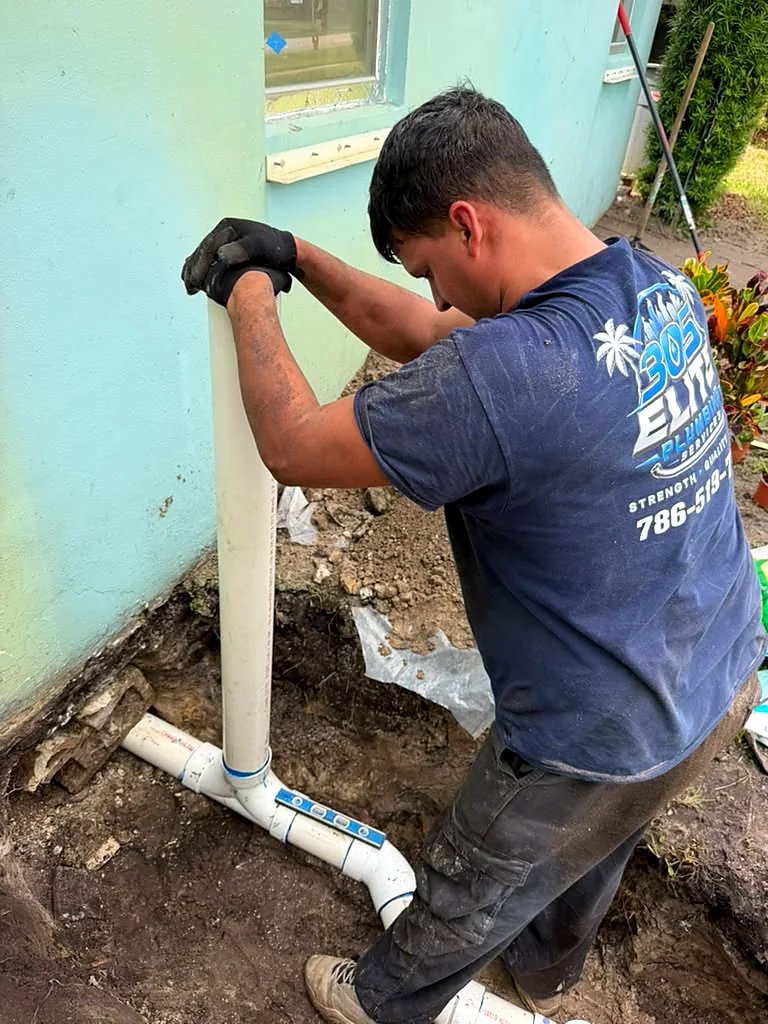 Outdoor sewer line installation in Miami by 305 Elite Plumbing